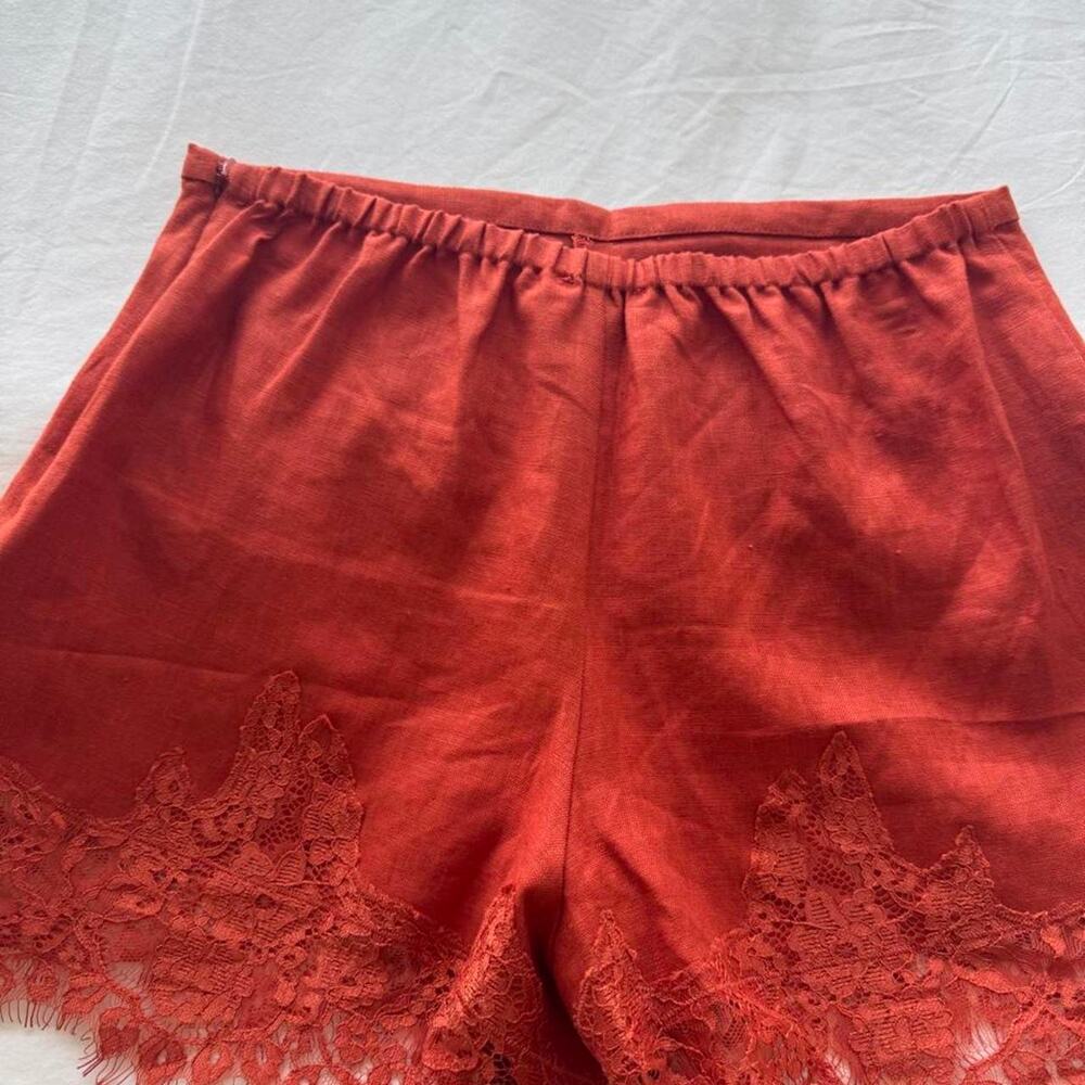 Reformation red lace linen shorts - Picture 2 of 3